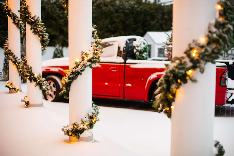 Seasonal Decor driverway entrance