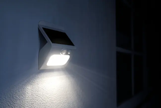 solar powered light outdoor idea