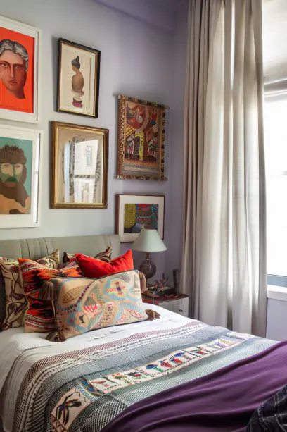 small bedroom, eclectic wall art, gallery wall, cozy bedroom decor, efficient space use, vibrant artwork styhle